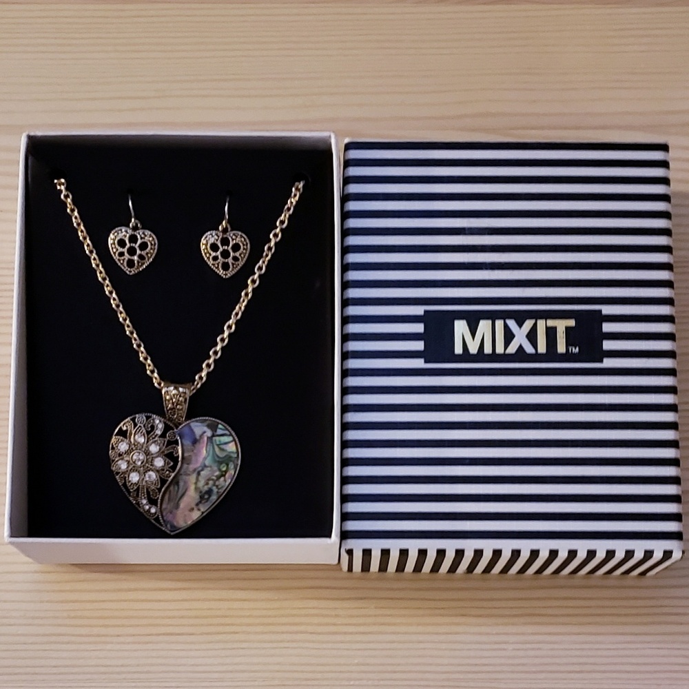 Mixed Gemstone Earings & Necklace Set